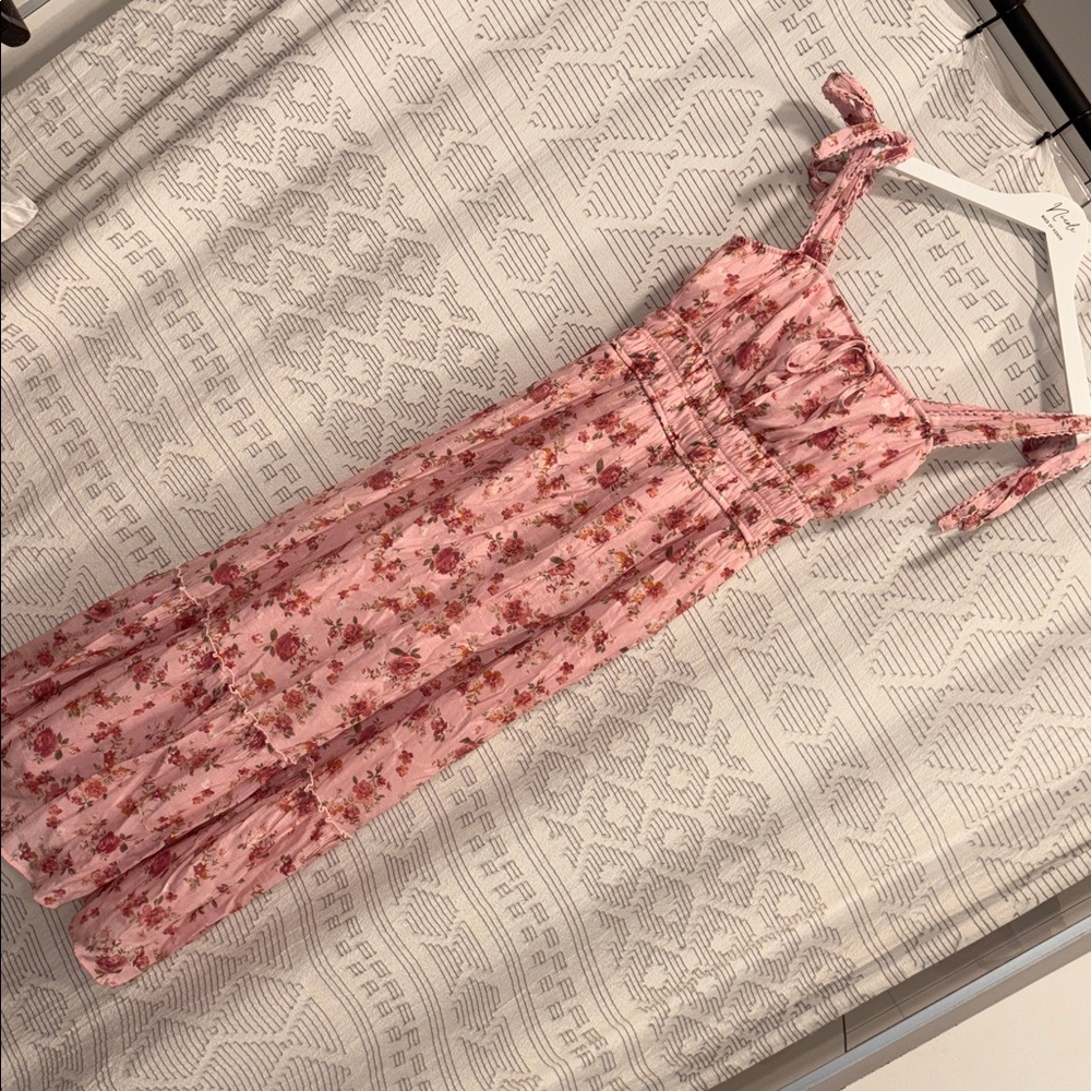 Floral and Patterned Dresses Collection - Picture 6 of 9